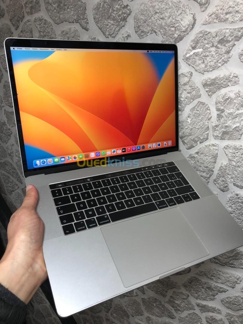 MacBook Pro 2017 15,4" Retina avec Touch Bar - Intel Core i7 - RAM 16Go - 256 Go SSD -  42 cicl