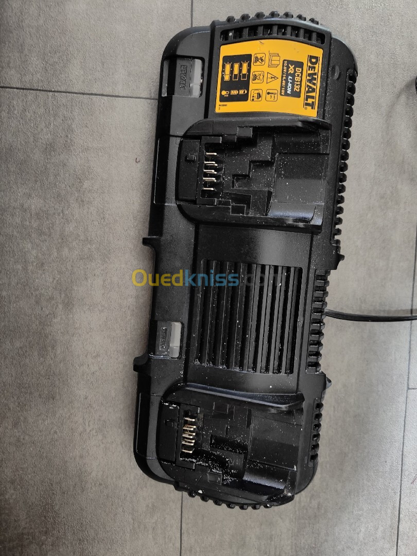 DeWalt chargeur batterie double 4A 