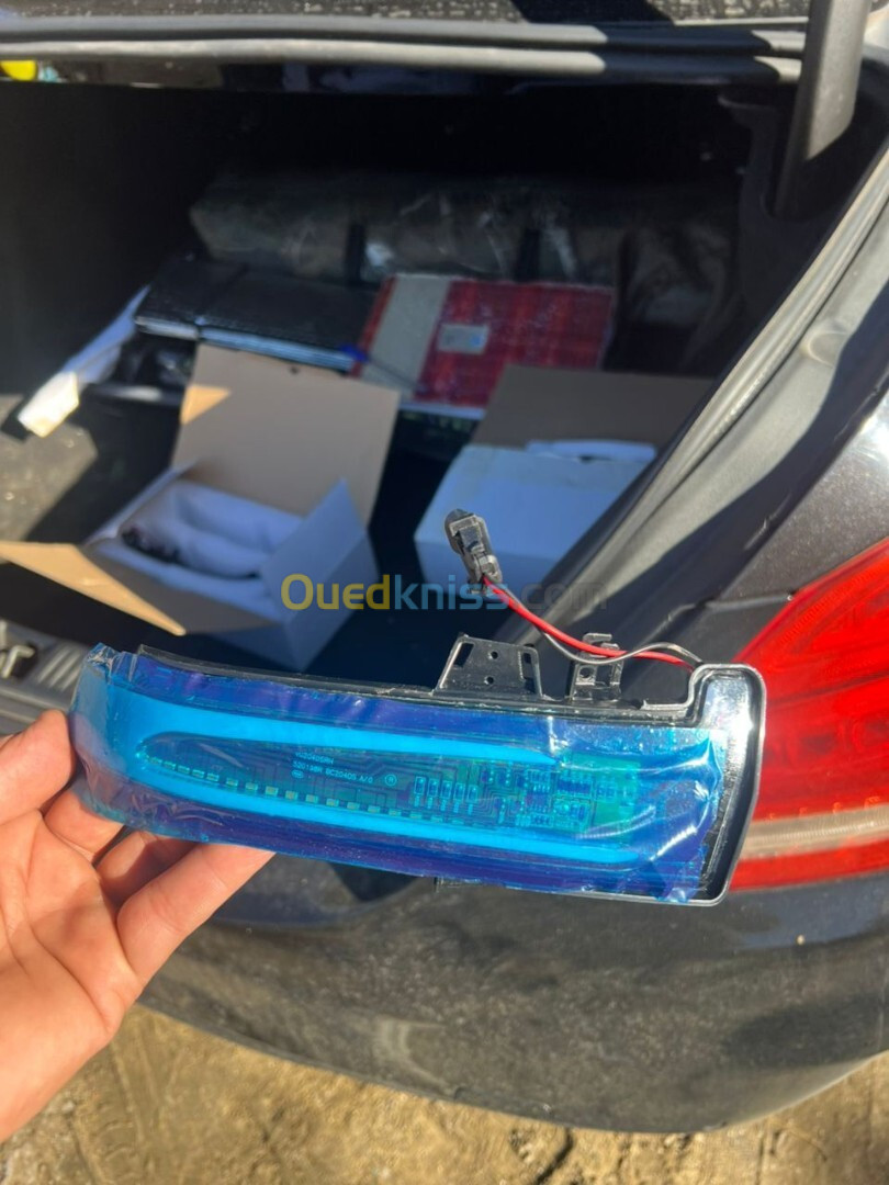 Led dynamique. Rétroviseur. Mercedes w204