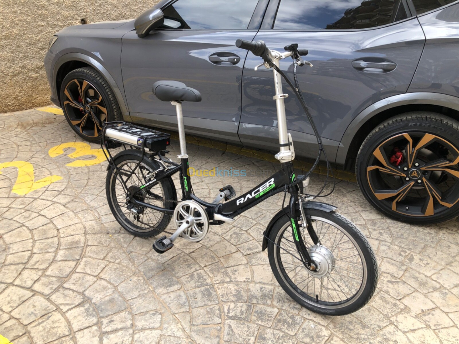 Vélo électrique avec 2 clés et chargeur original 