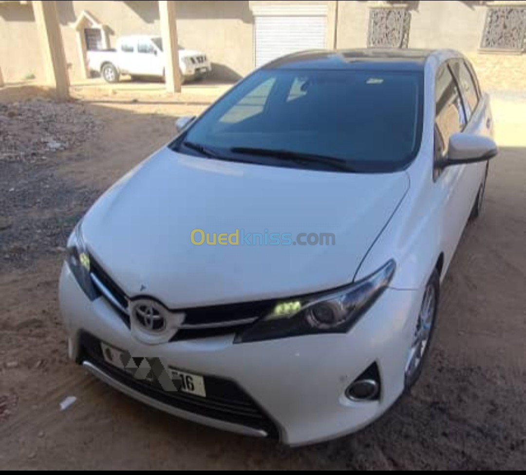 Toyota Auris 2015 