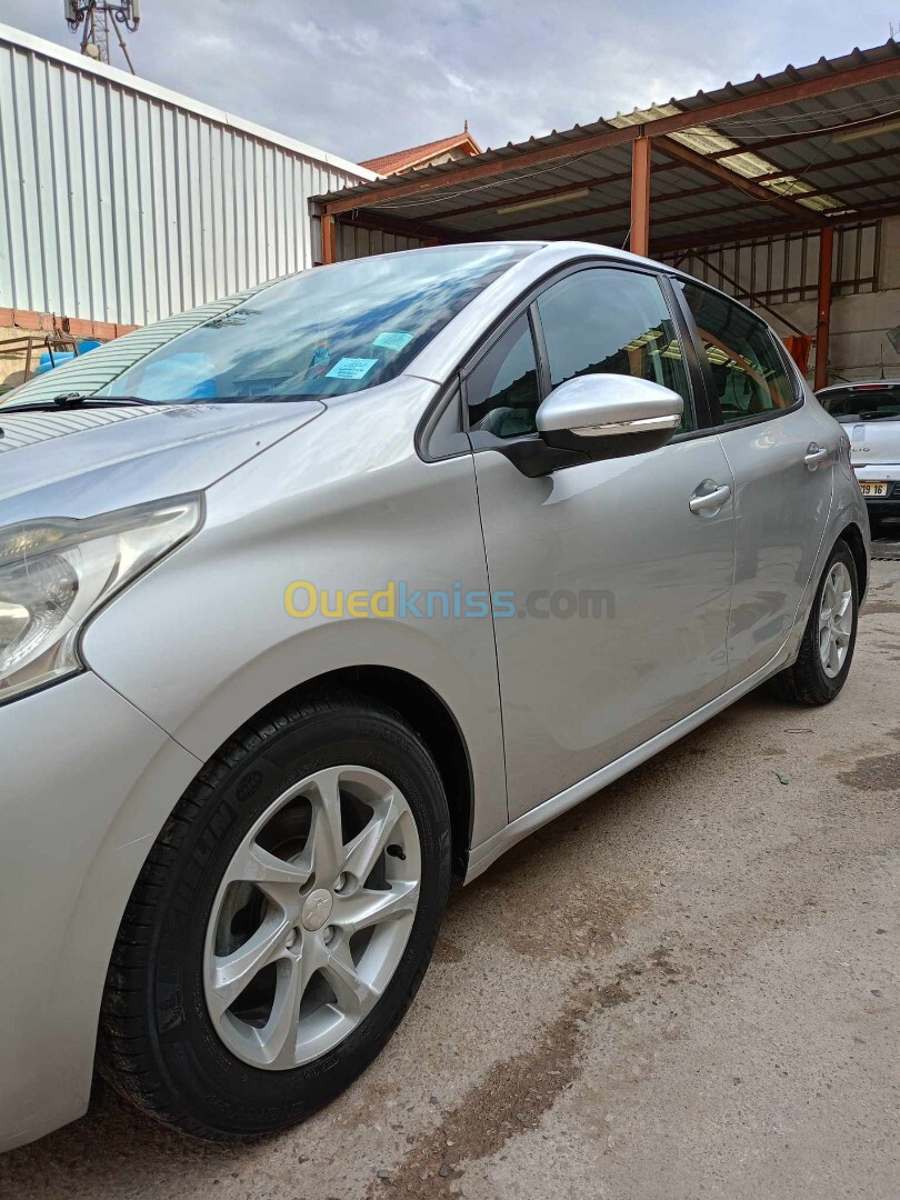 Peugeot 208 2015 Allure