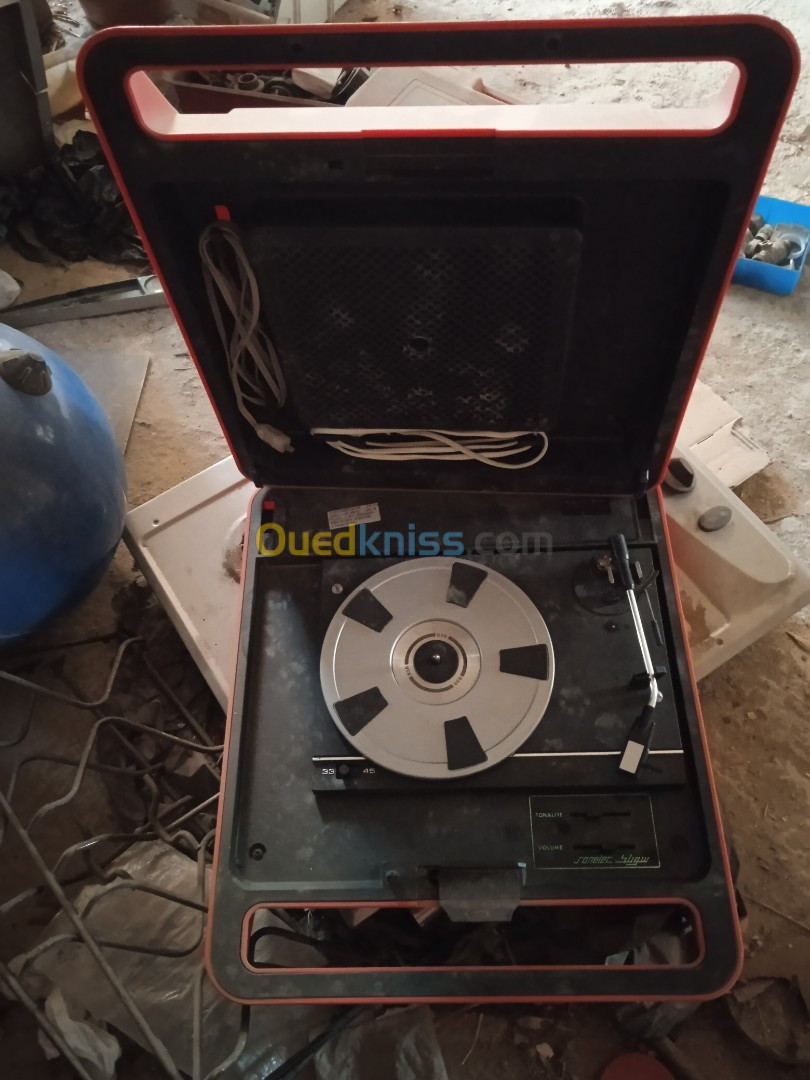 Poste cassette et tourne disque ancien 