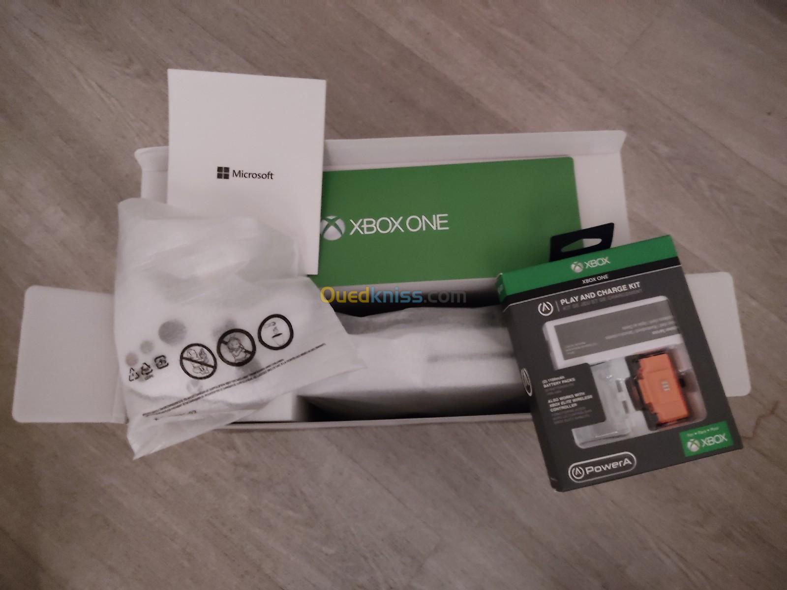 xbox one 1T + une manettes + batterie rechargable