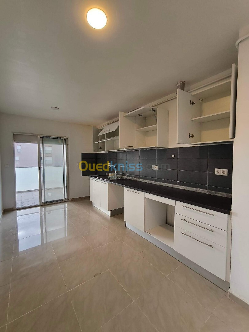 Location Appartement F4 Oran Bir el djir