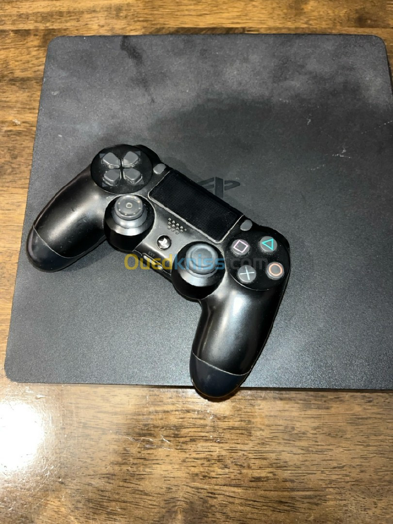 Ps4 slim 1000g + manette offerte 