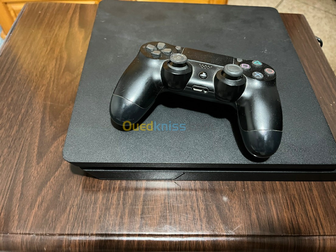 Ps4 slim 1000g + manette offerte 