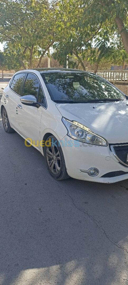 Peugeot 208 2015 Allure