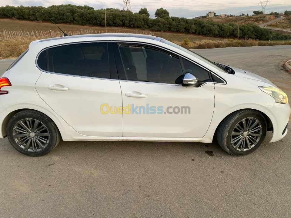 Peugeot 208 2015 Active Facelift