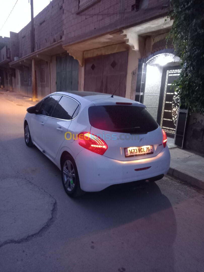 Peugeot 208 2015 Allure