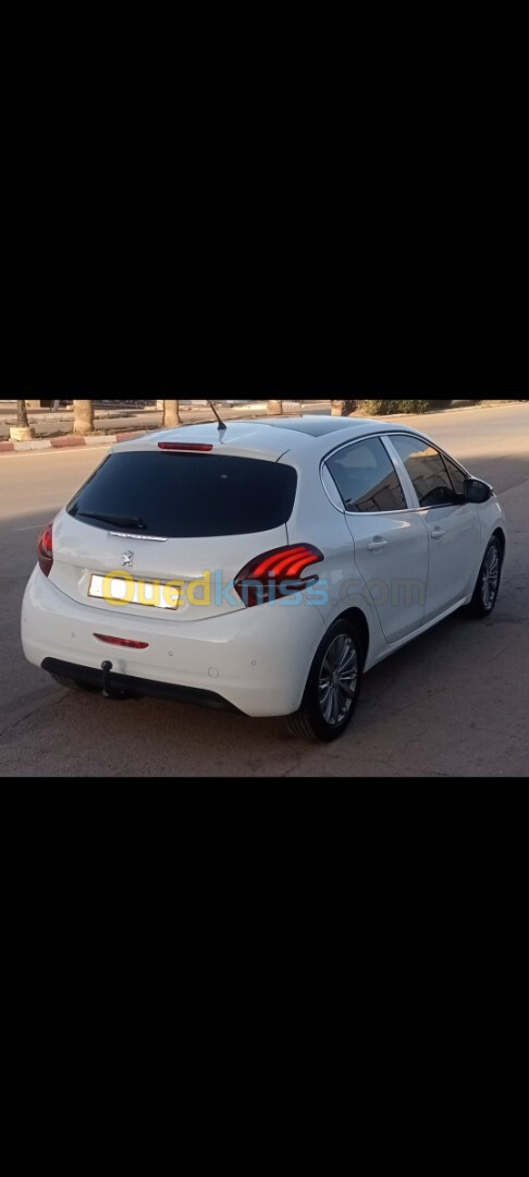 Peugeot 208 2015 Allure Facelift