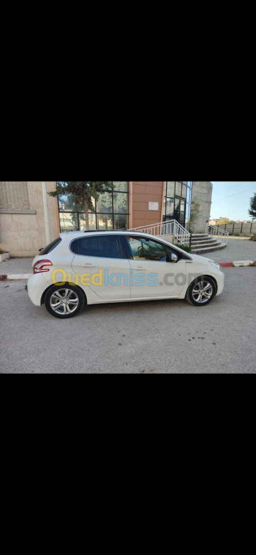 Peugeot 208 2015 Allure