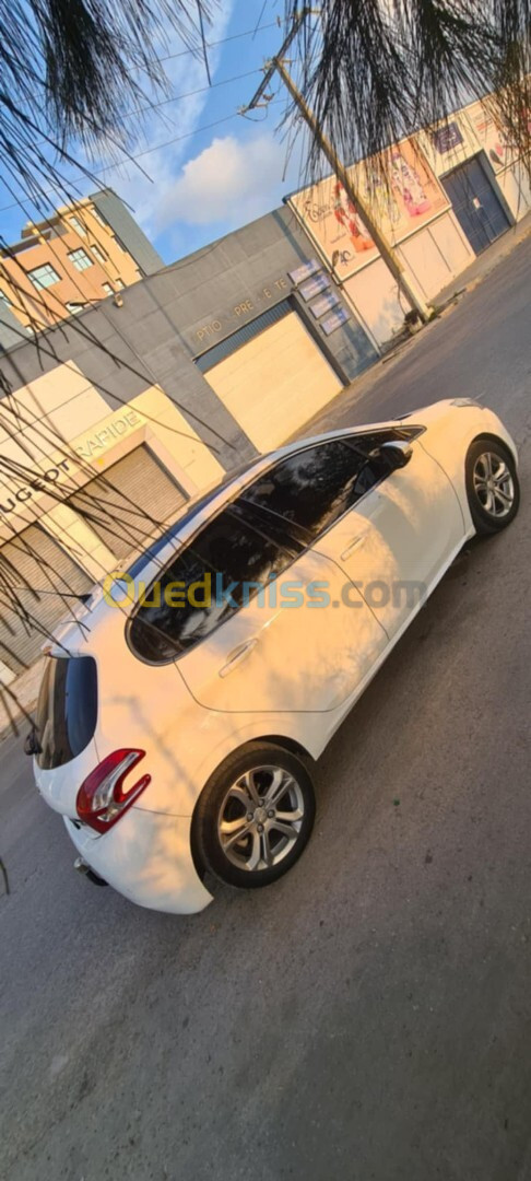 Peugeot 208 2015 Allure