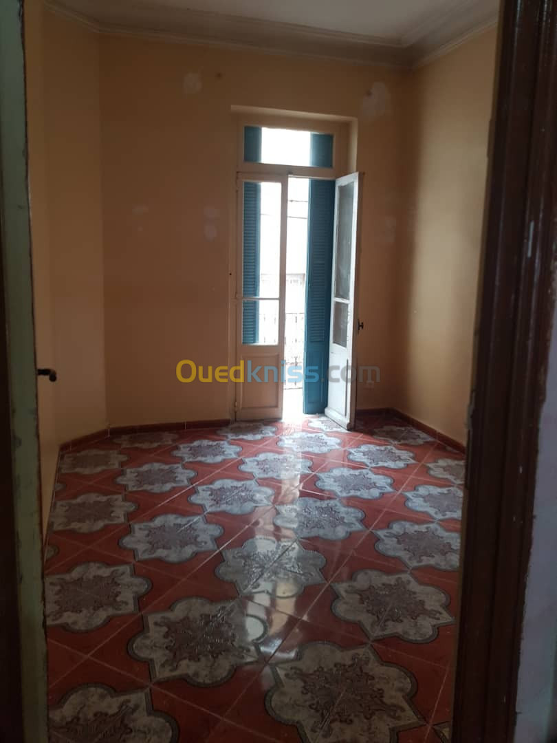 Location Appartement F4 Alger Bab el oued