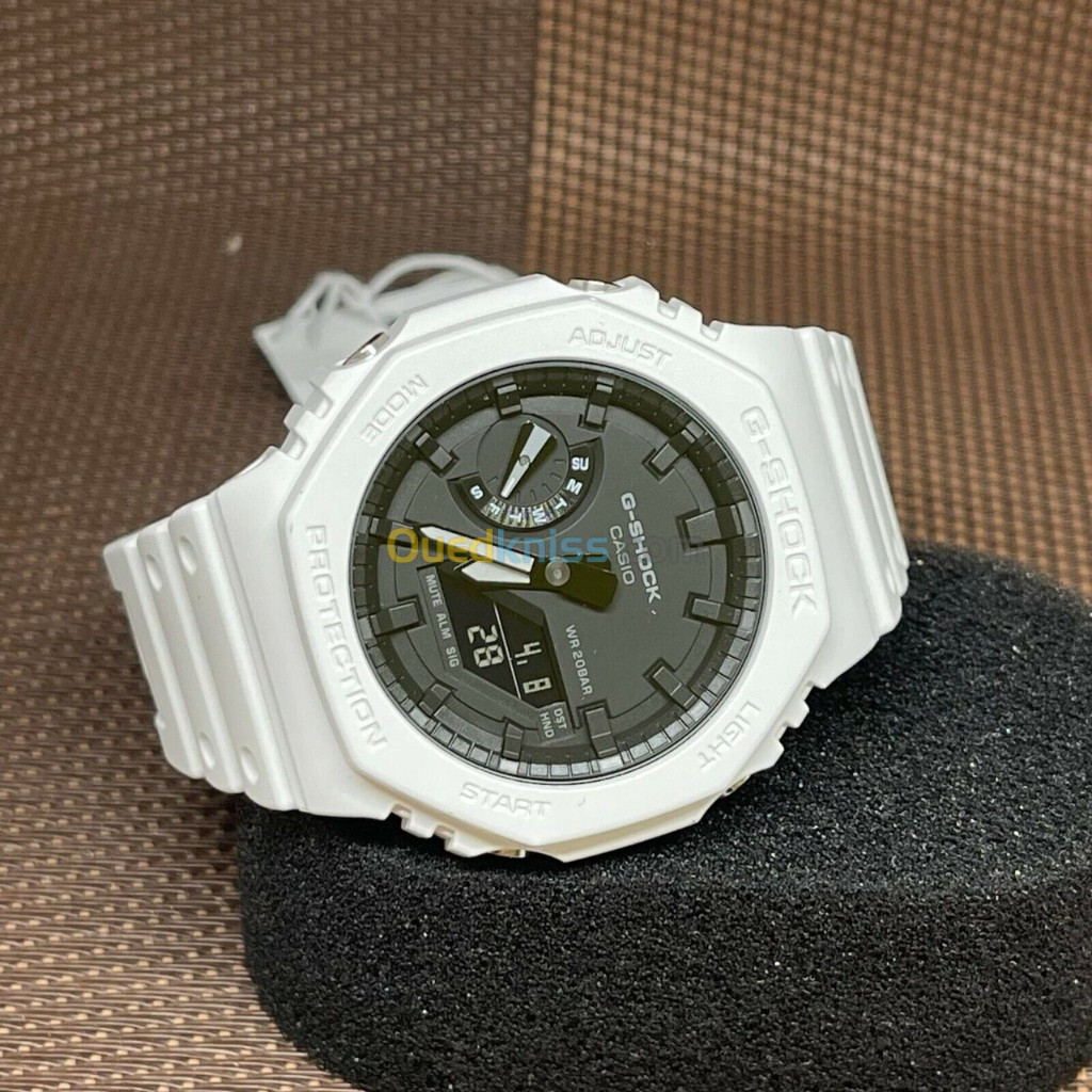 Montre Casio G-Shock Blanche Fond Noir