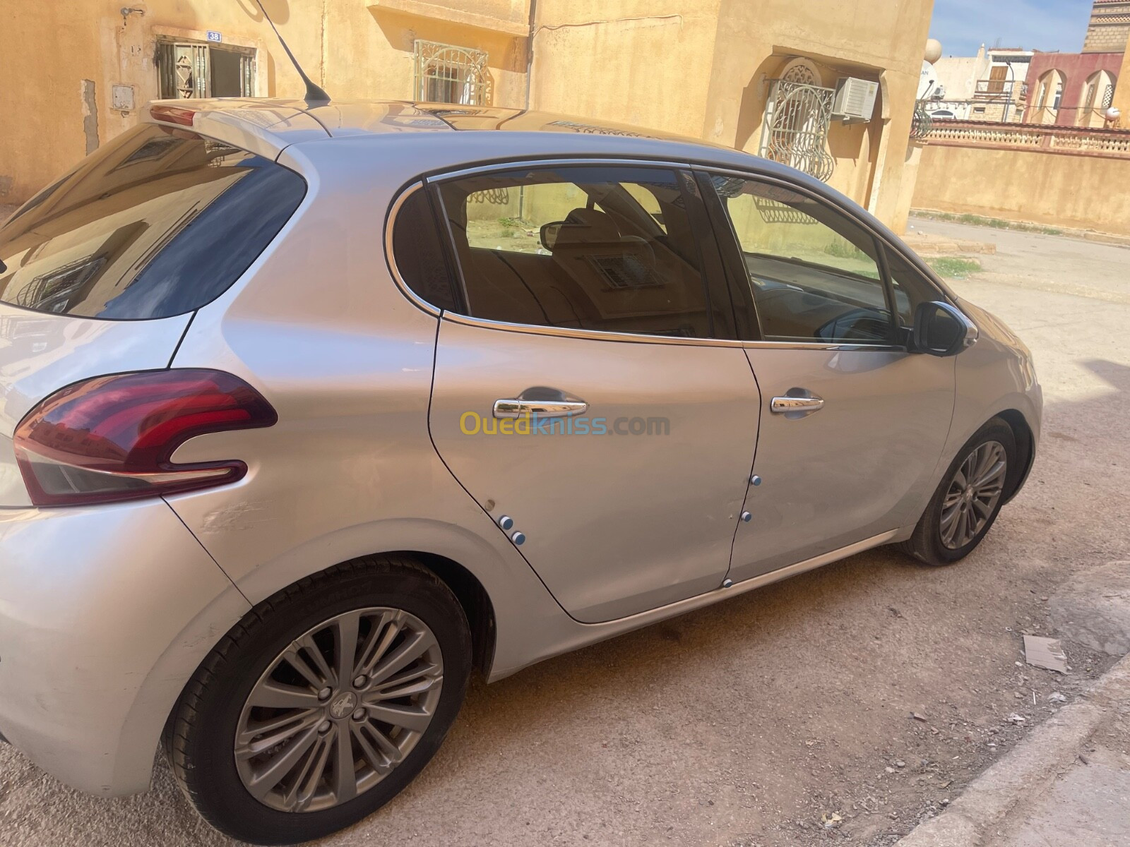 Peugeot 208 2015 Allure Facelift