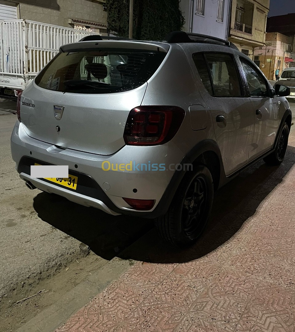 Dacia Stepway 2023 1.6 essence full