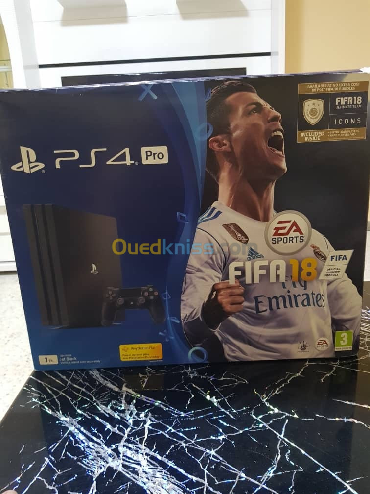 Ps4 pro 1TB avec 2 manettes et 3 CD 