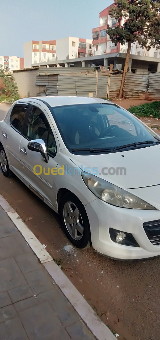 Peugeot 207 2012 Fennec