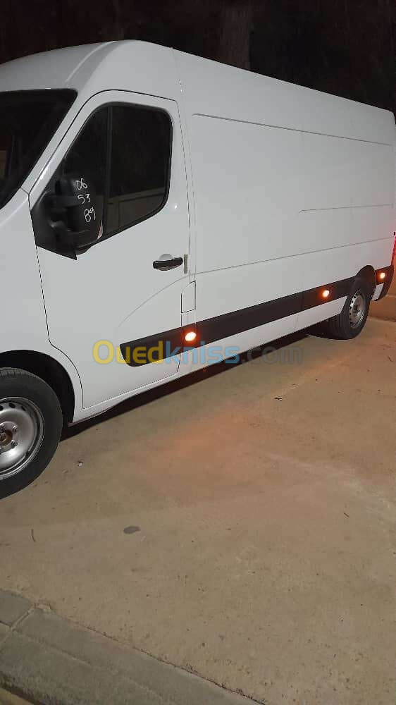 Renault Master 3 panneaux 2023