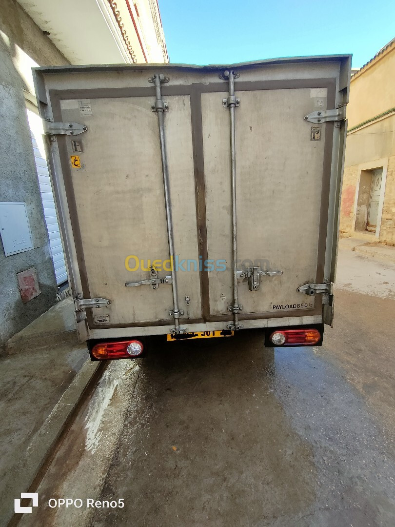 غيليزان Hyundai h100 frigo 2001