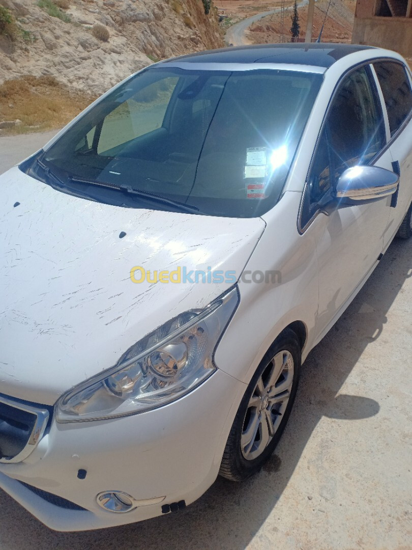 Peugeot 208 2015 Allure