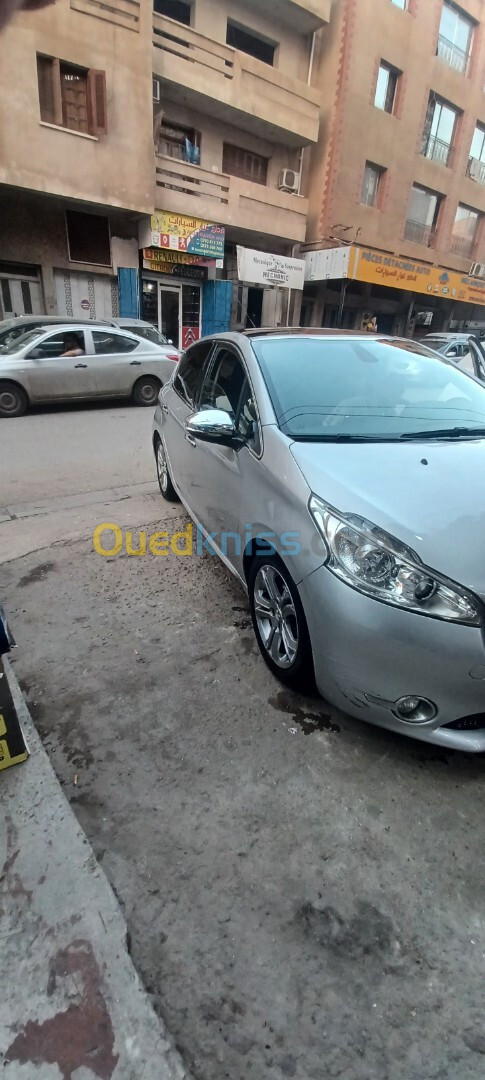 Peugeot 208 2015 Allure