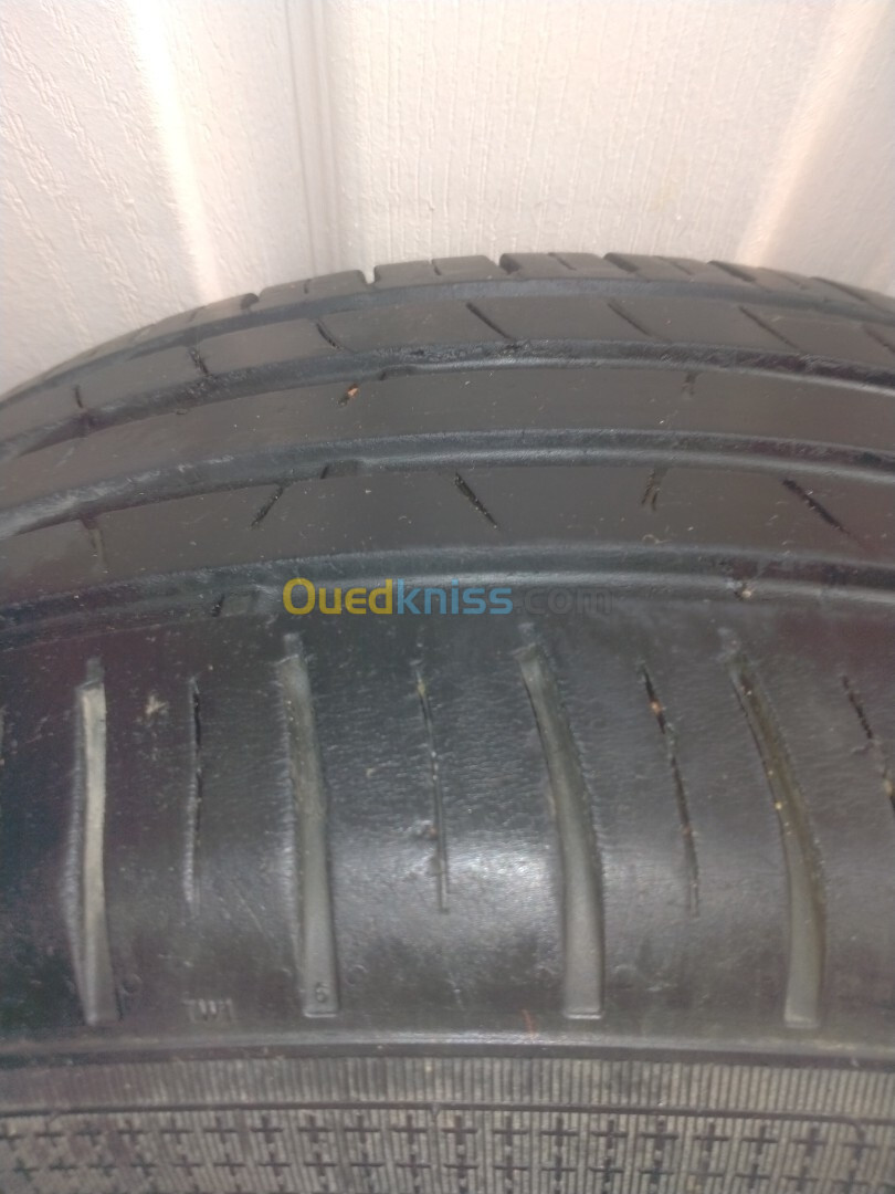 Pneu extra load 215/55 R16