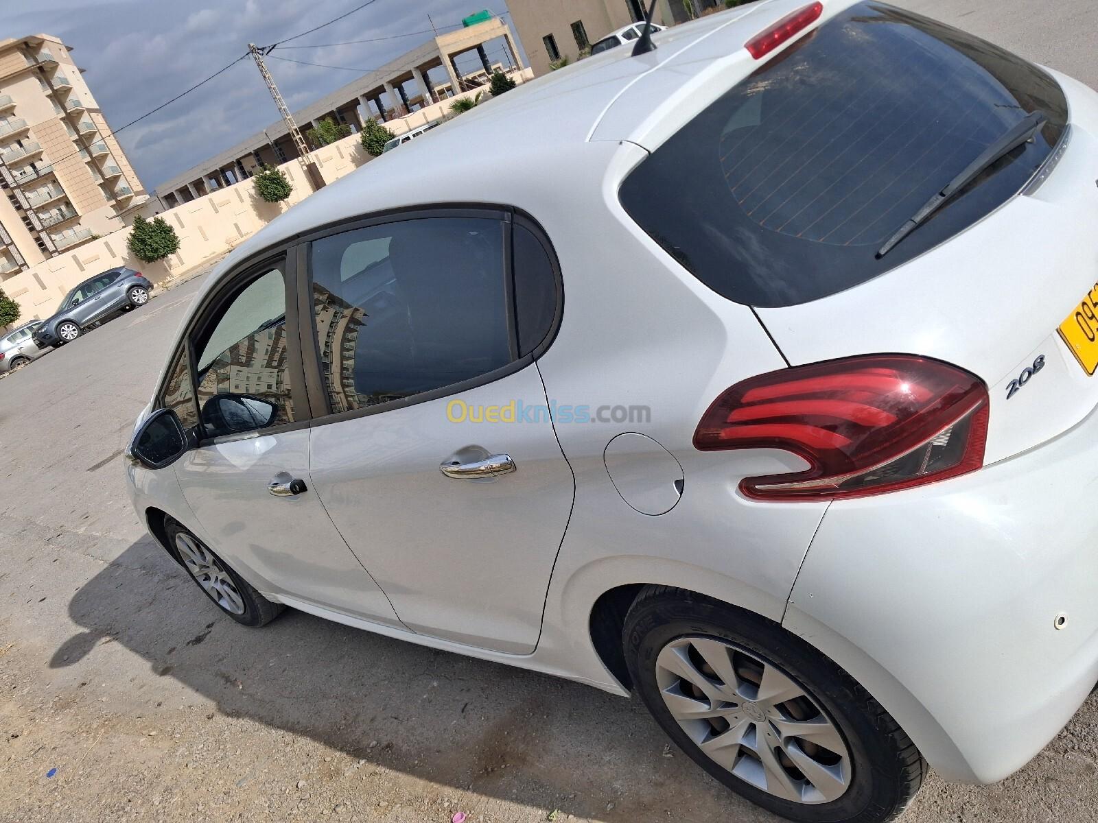 Peugeot 208 2016 Silver Line