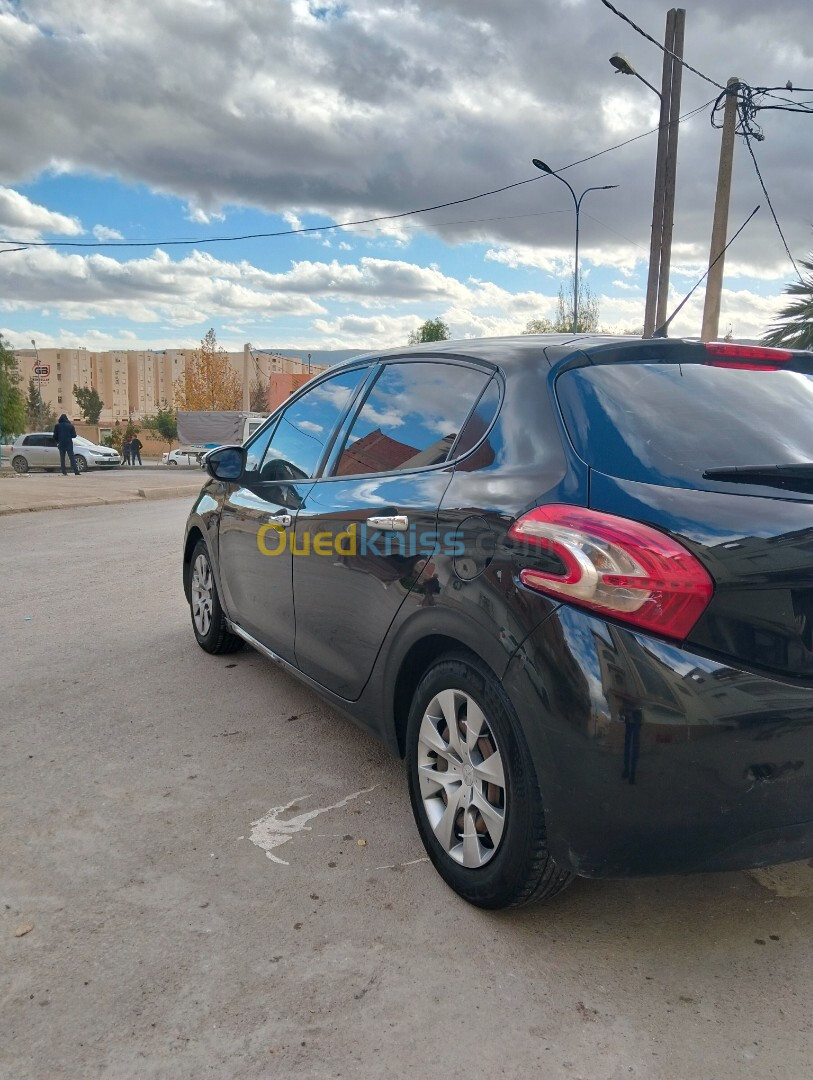 Peugeot 208 2013 