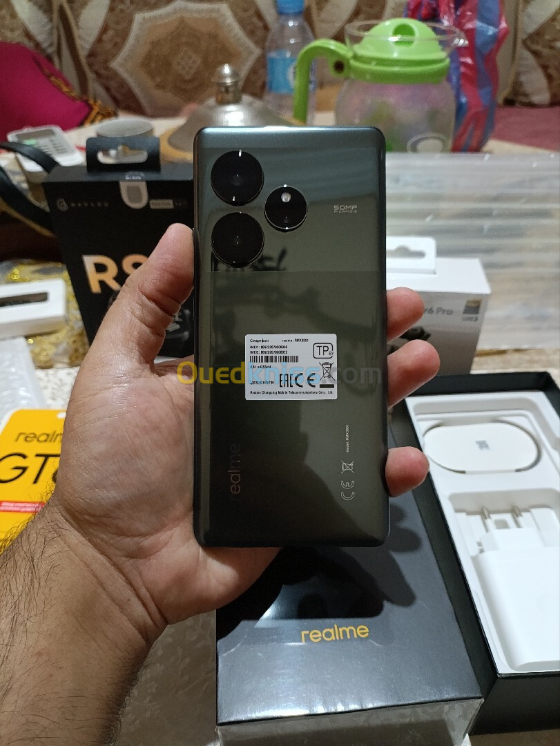 REALME GT 6