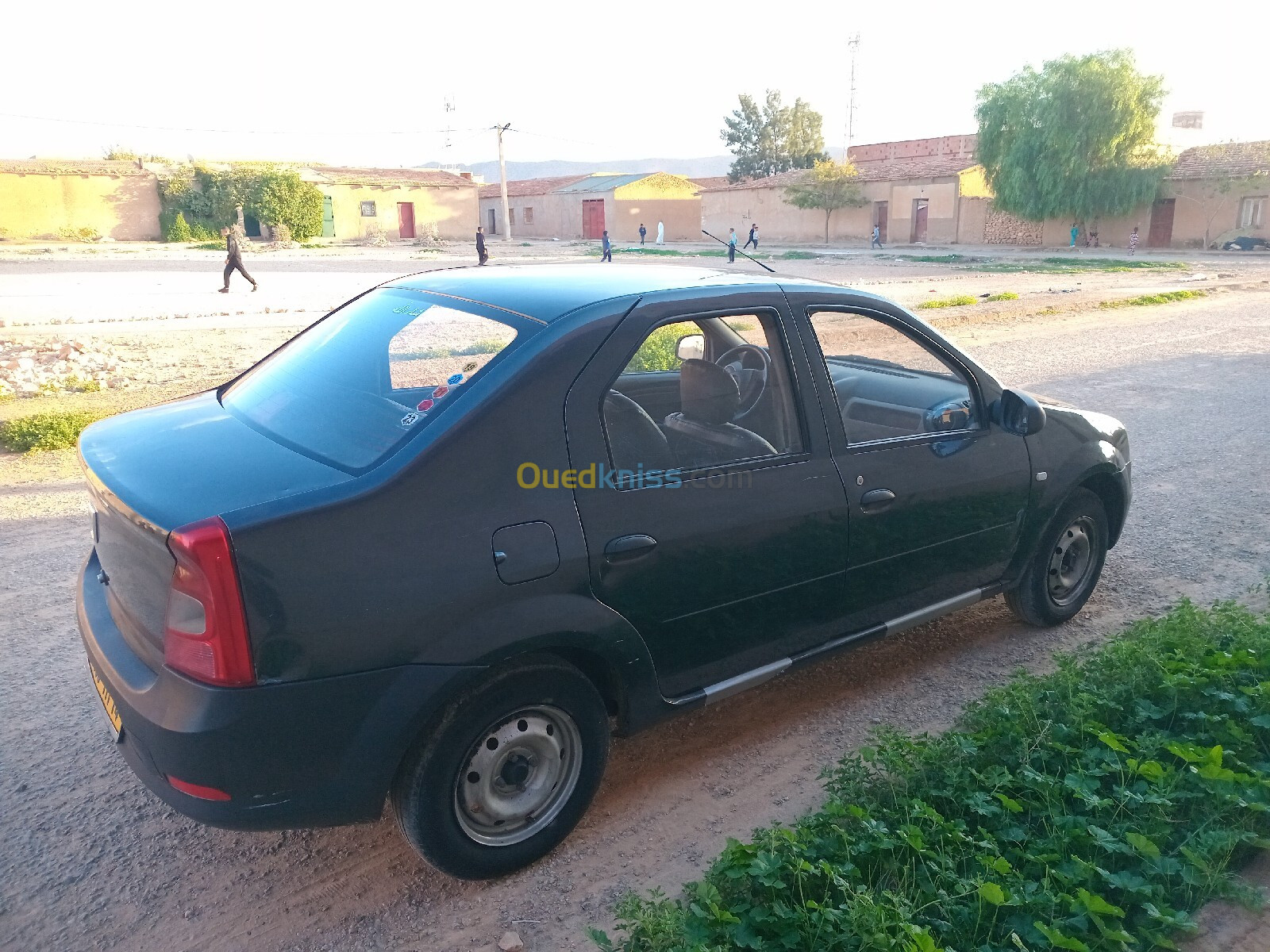 Dacia Logan 2011 لباز