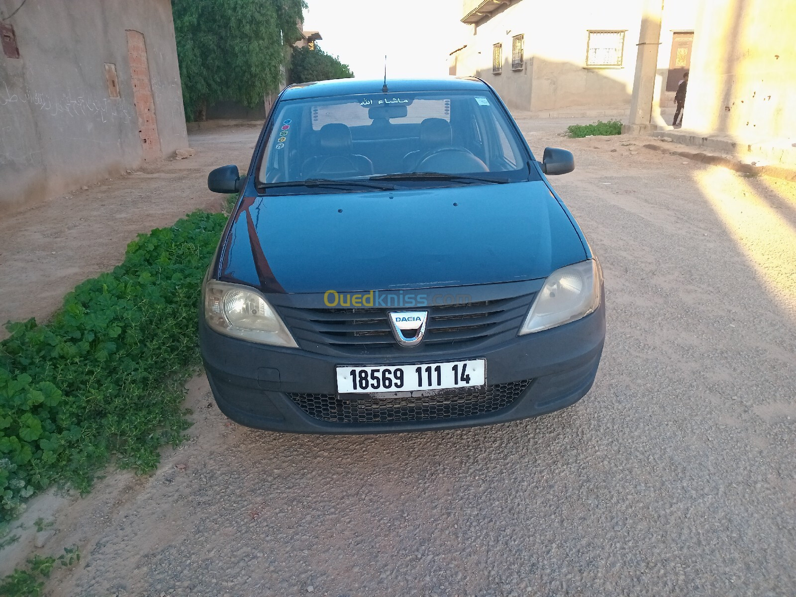 Dacia Logan 2011 لباز