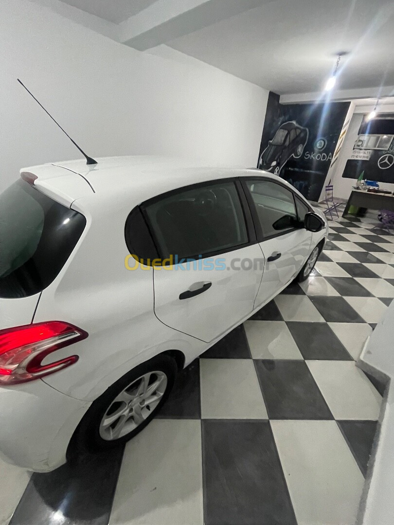 Peugeot 208 2014 Silver Line