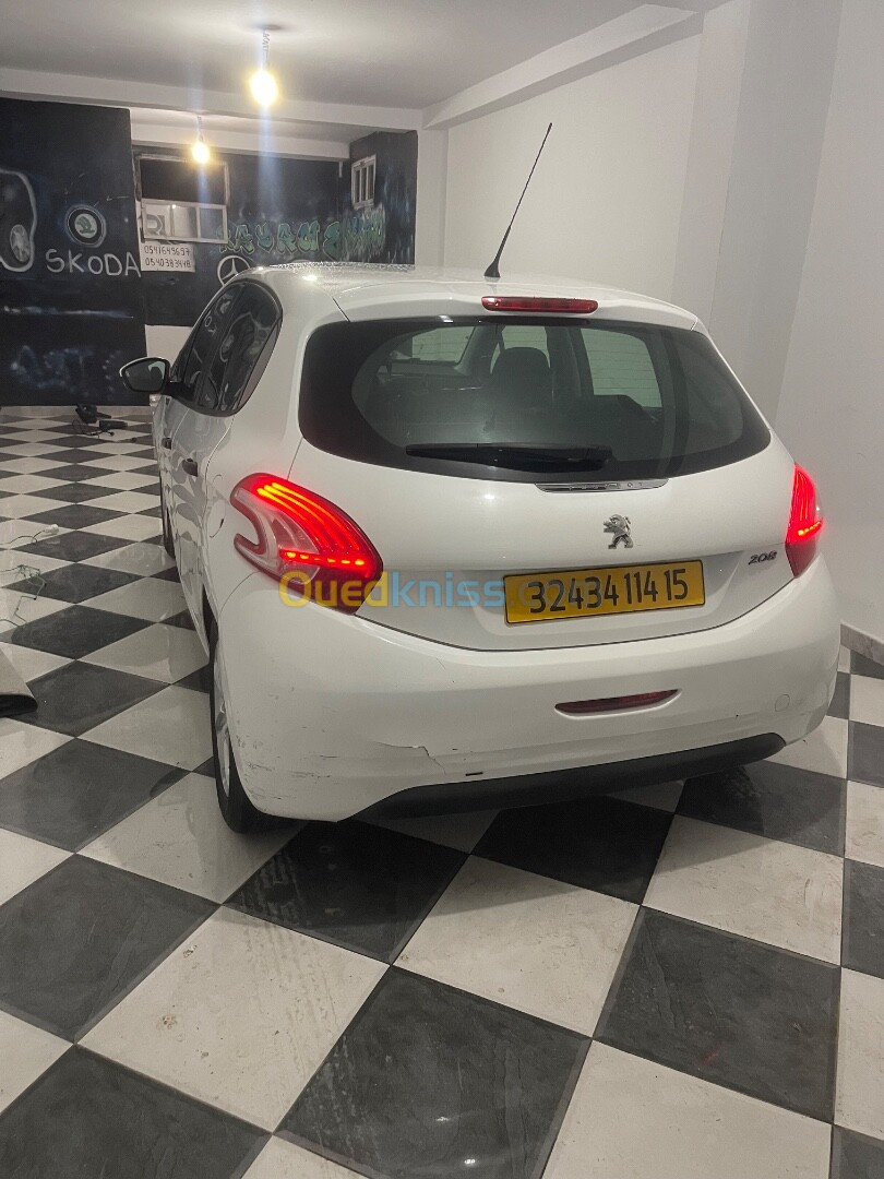 Peugeot 208 2014 Silver Line