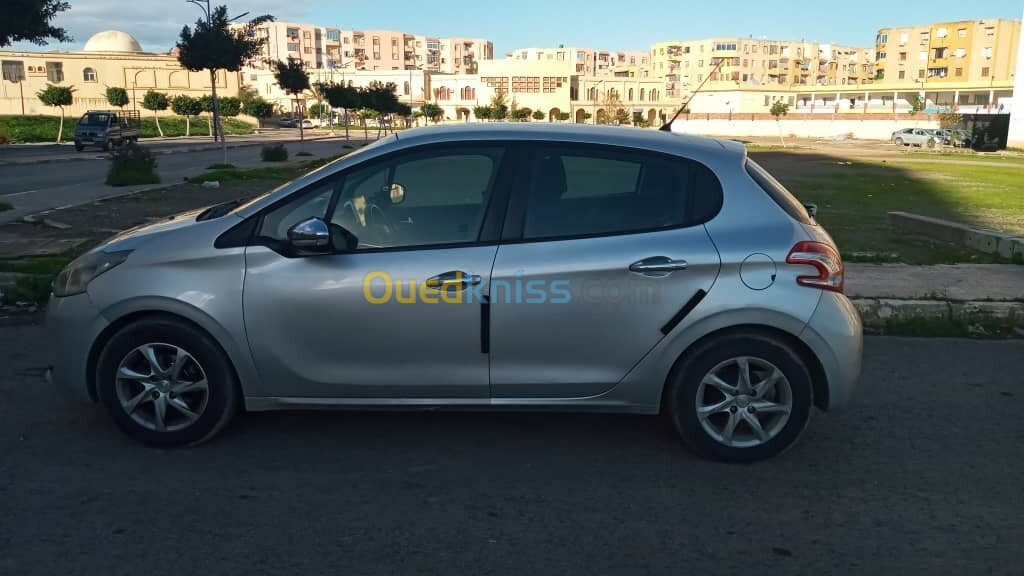 Peugeot 208 2015 Access