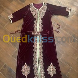 Kaftan bordeaux taille standard / Prix négociable