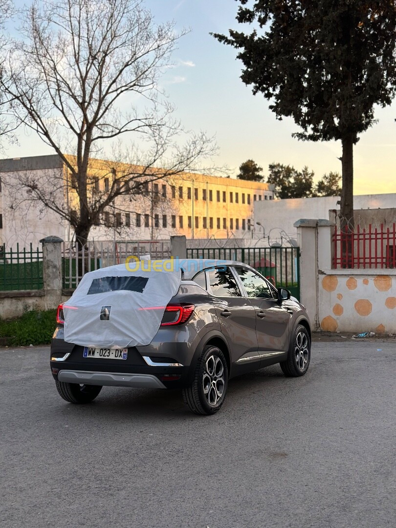 Renault Captur 2024 Intest