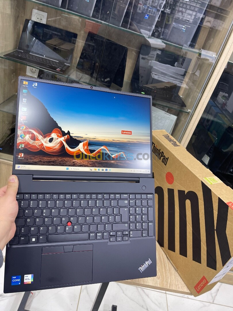 LENOVO THINKPAD E16 Gen 1 | i5 1335U | RAM 16 | SSD 256 | Écran 16 Pouce | jamais utilisé 