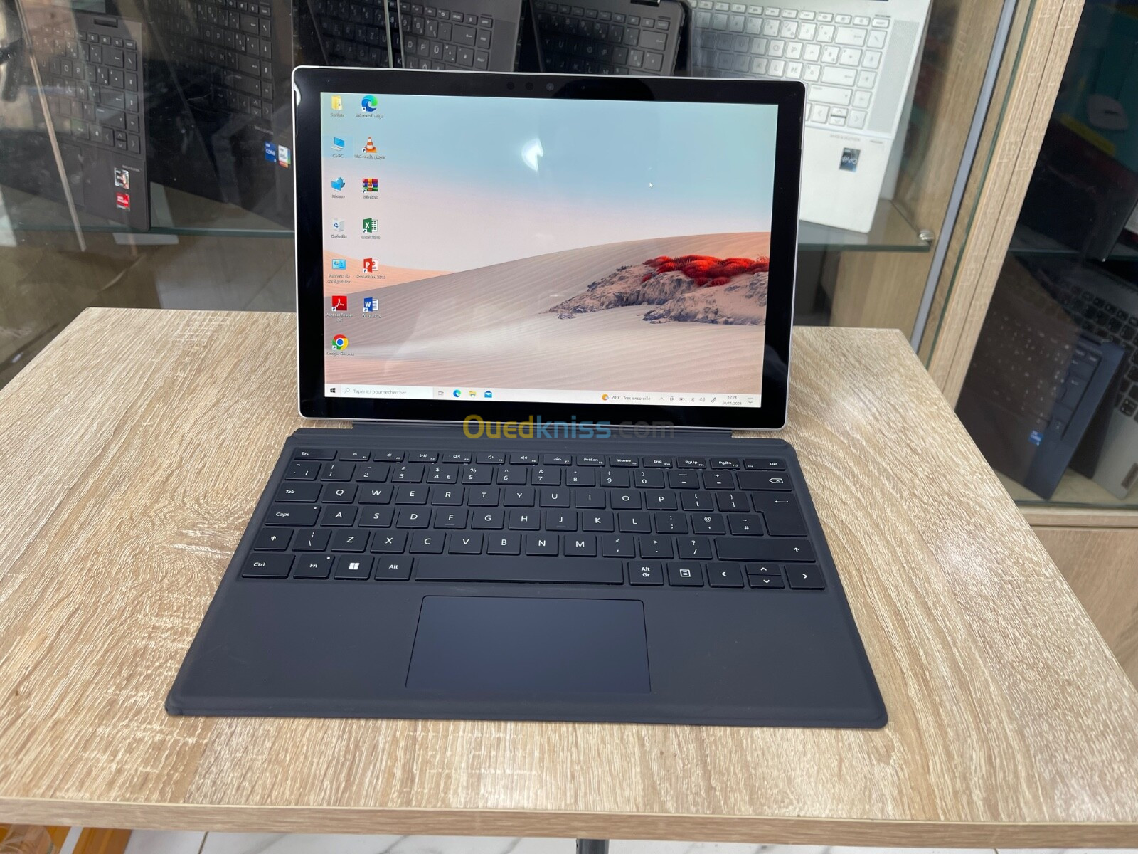 Microsoft surface PRO | i7 7eme |RAM 16Go |SSD 512Go |Écran 13,3 FHD Tactile Détachable |Clavier lum