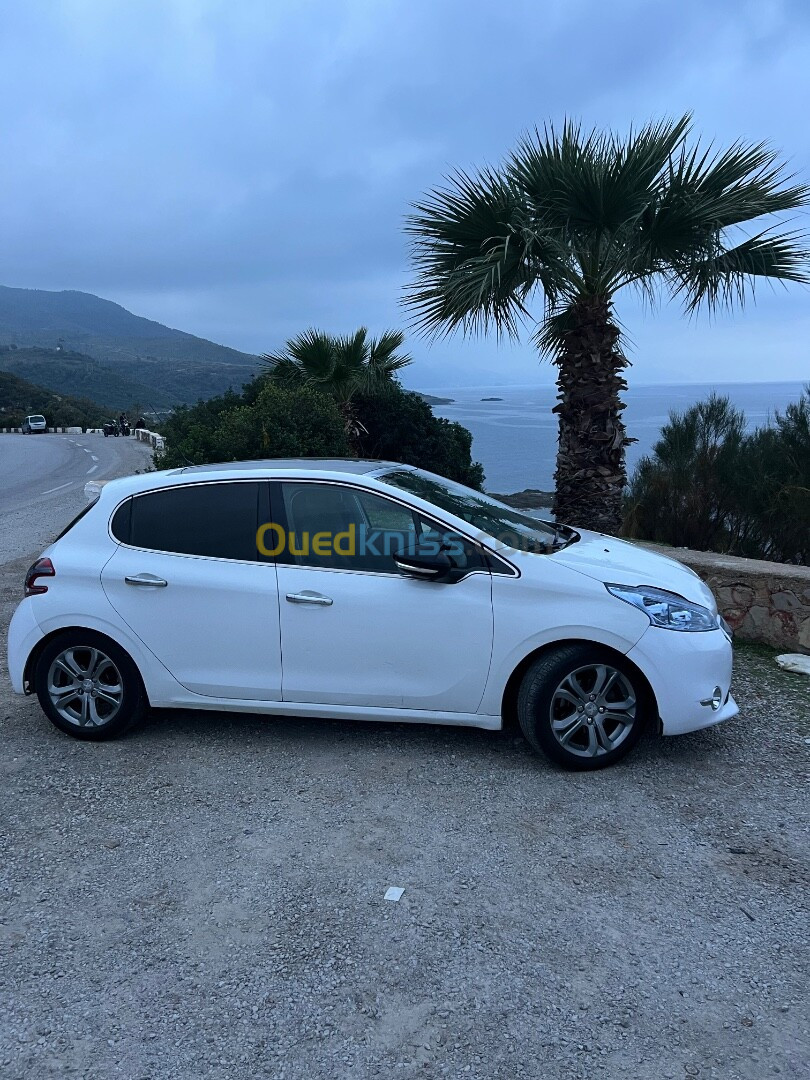 Peugeot 208 2015 Allure