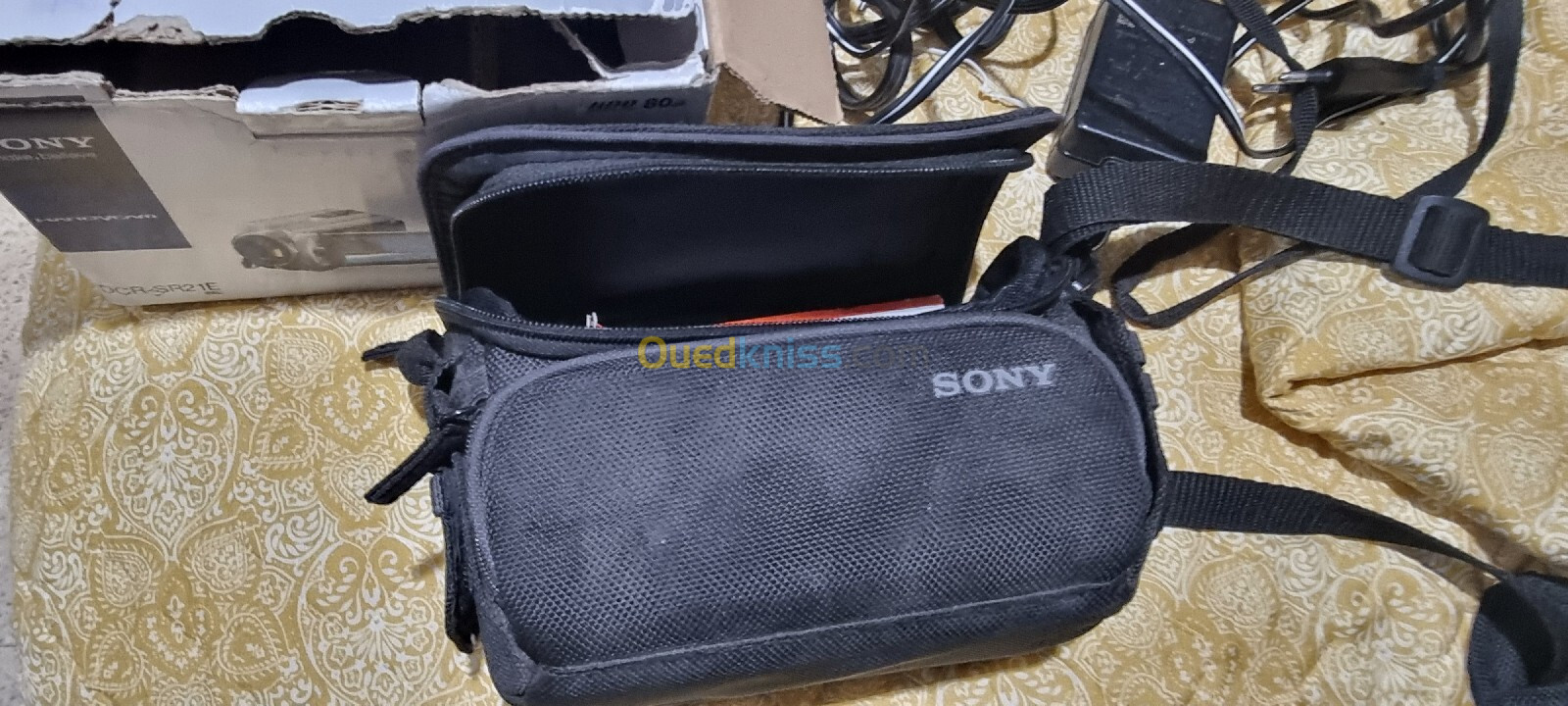 Caméscope Sony avec son emballage et sacoche d'origine 