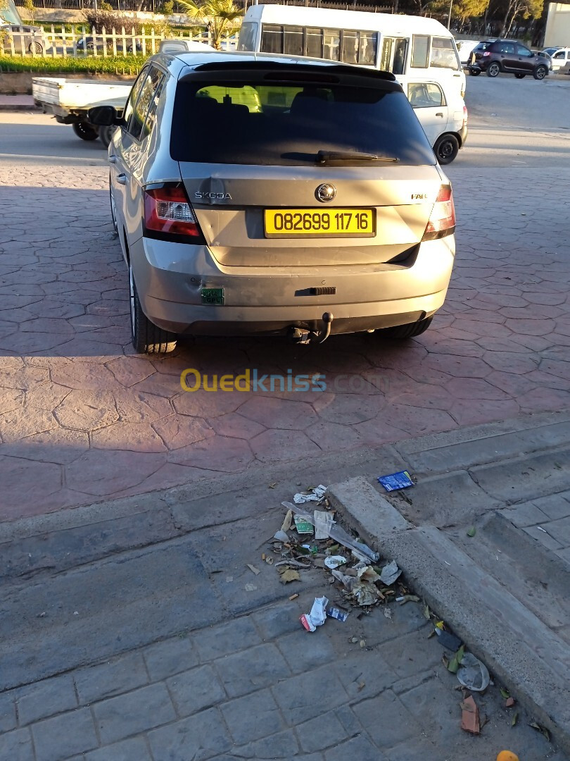 Skoda Fabia 2017 Style (avec toit panoramique)