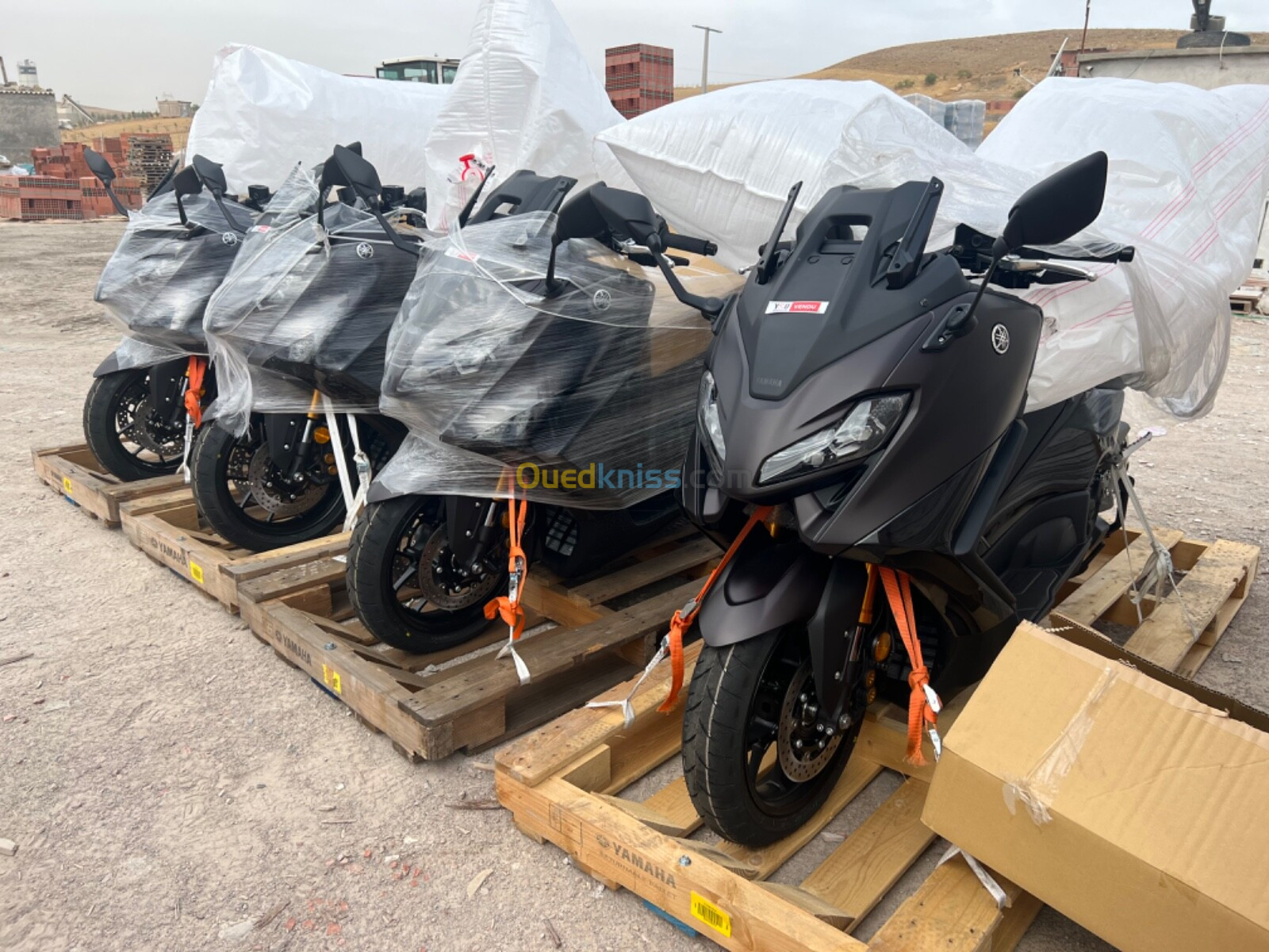 Yamaha Tmax techmax dark magma 2024 2024