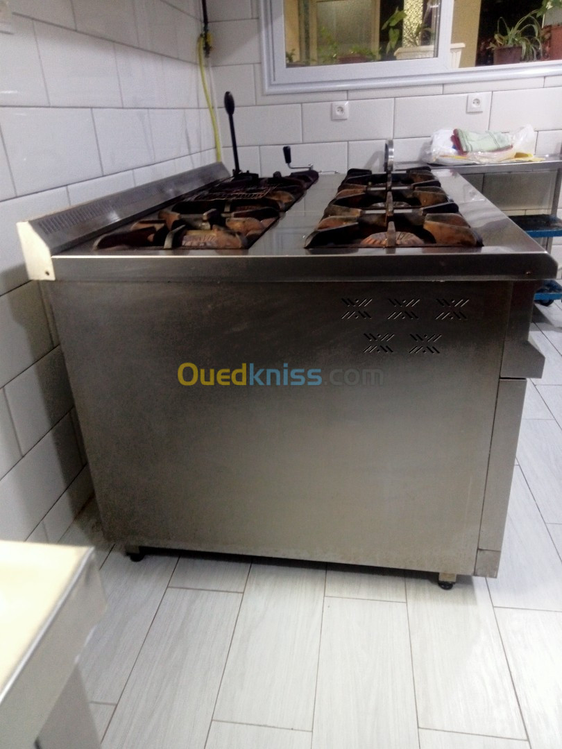 Cuisinière professionnelle+hotte+éléments aluminium 