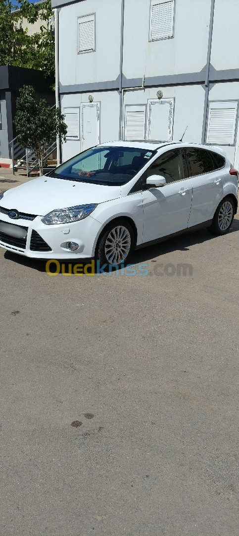 Ford Focus 5 portes 2012 Titanium