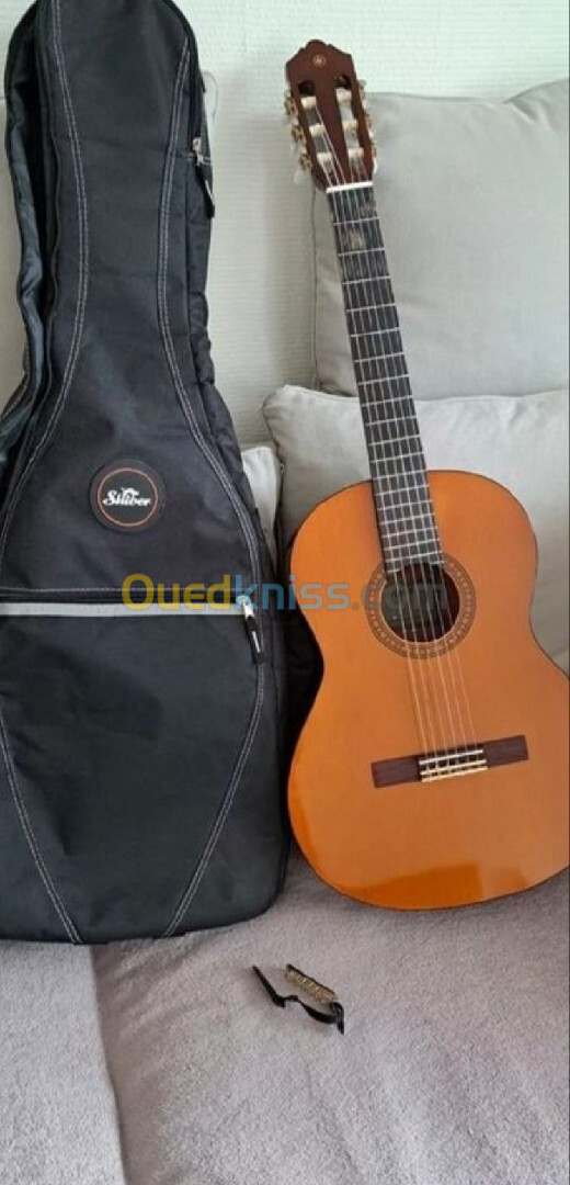 Guitare classique Yamaha CG122 +HOUSE