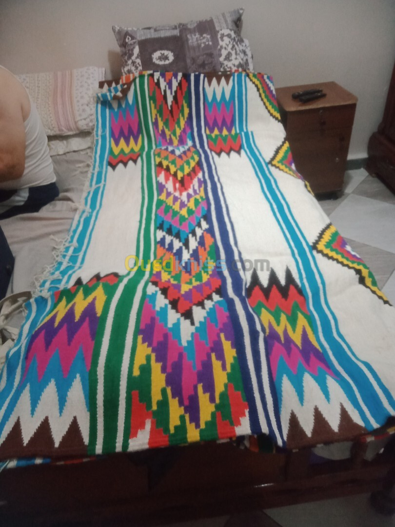 Tapis traditionnel et Burnous kabyle 