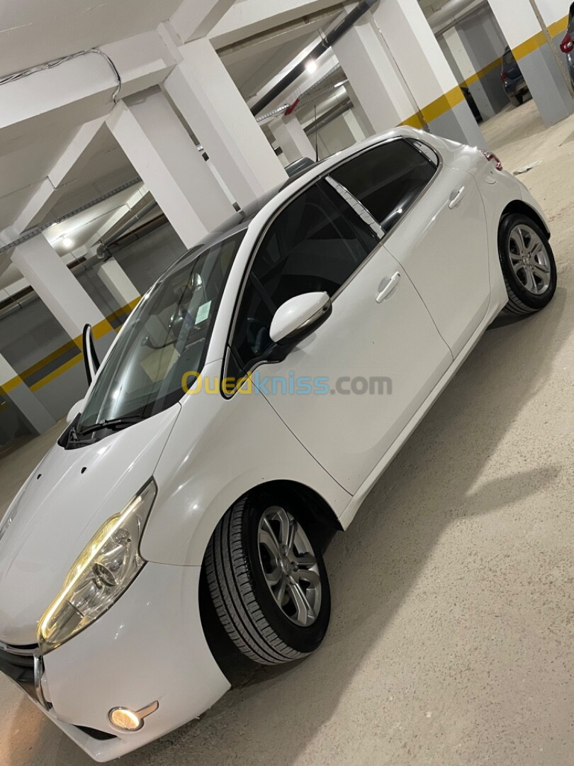 Peugeot 208 2015 Allure