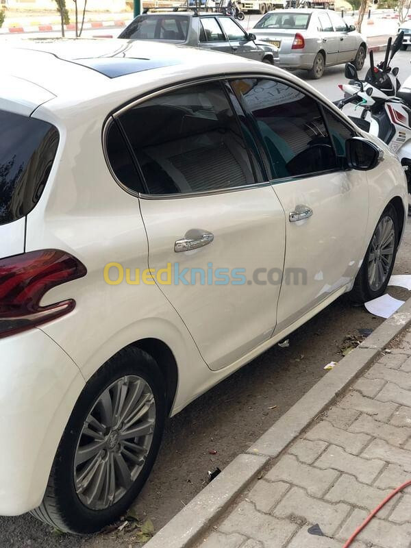 Peugeot 208 2016 Access Facelift